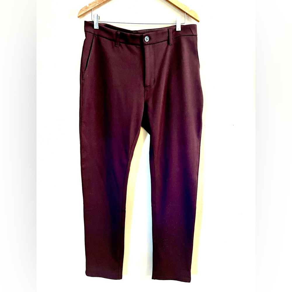 Vuori performance twill stretch 34” - deep plum/burgundy